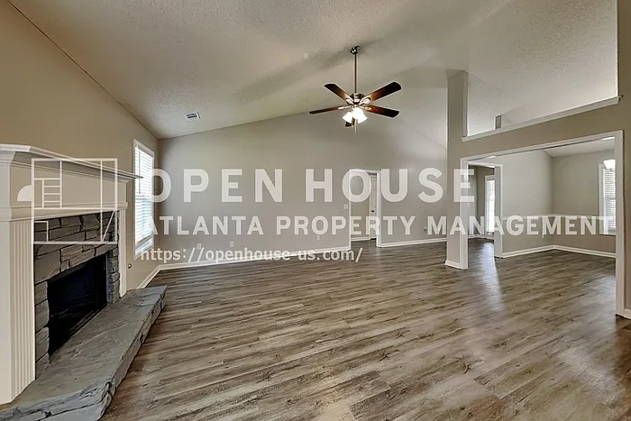 3 bed, 2.0 bath, 1517 sqft, $1,800 — Photo 4