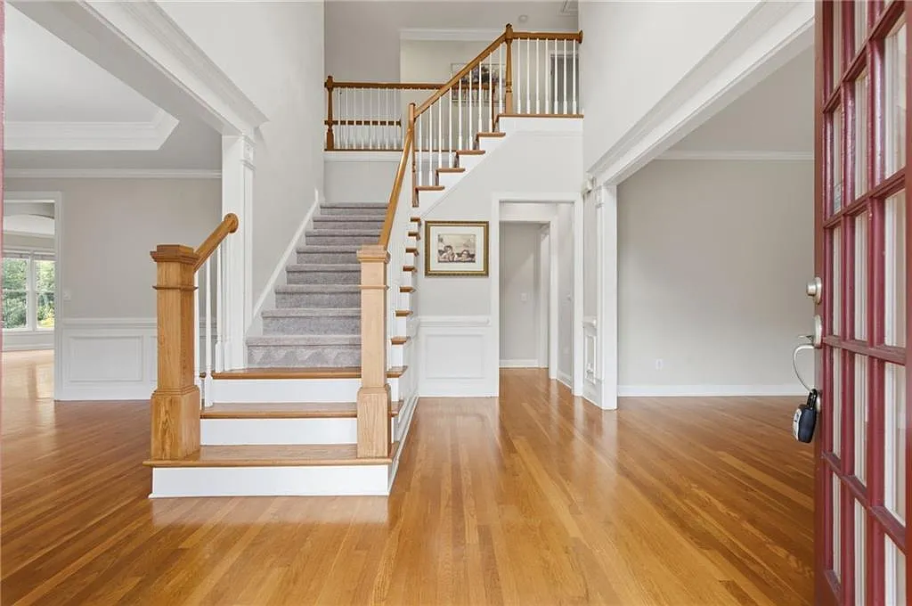 6 bed, 5.0 bath, 5339 sqft, $4,000 — Photo 4
