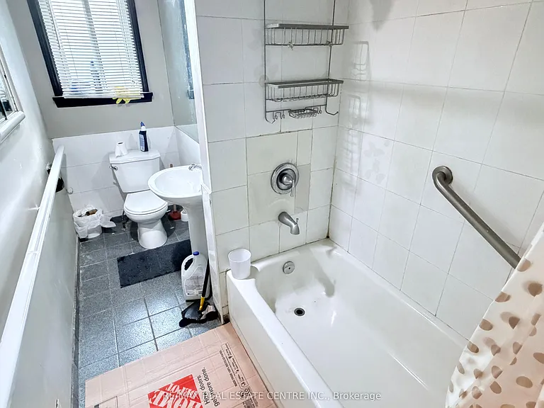 52 Sharbot Ave — Photo 11