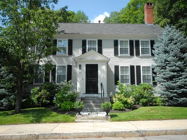 32 Court Ln #32, Concord, MA 01742