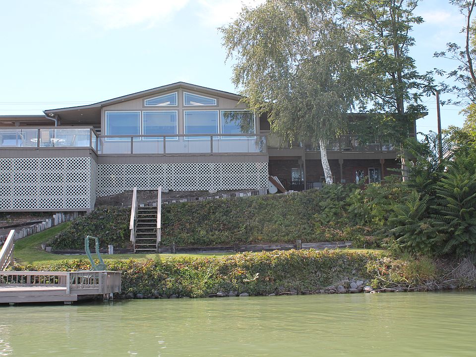 1st image of 2215 Westshore Dr NE