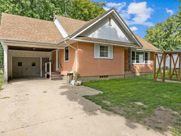 450 1st St N, Winsted, MN 55395
