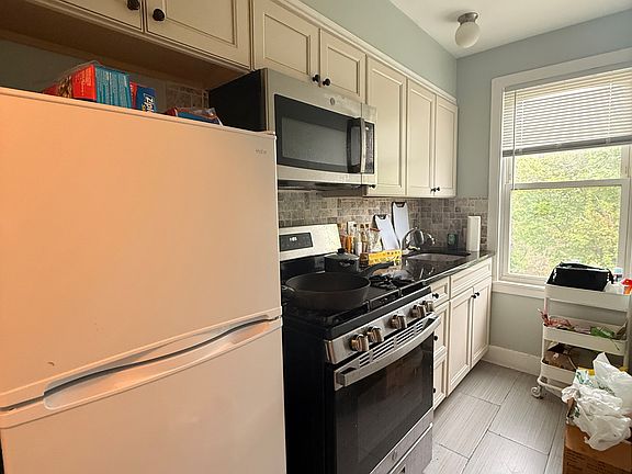 3rd image of 49 Marden St APT 9