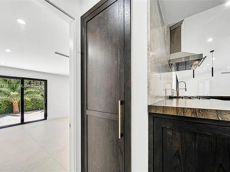 899 NE 71st St #899 — Photo 32