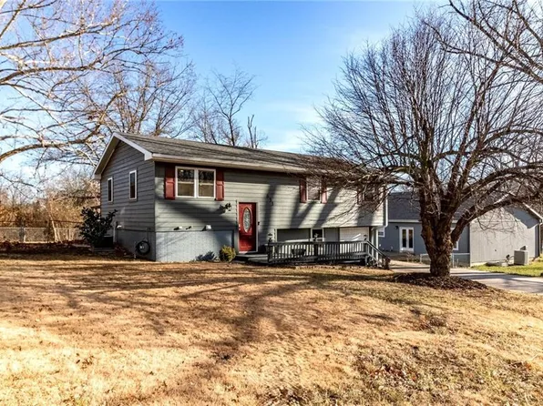633 Valley Hill Dr, Knob Noster, MO 65336