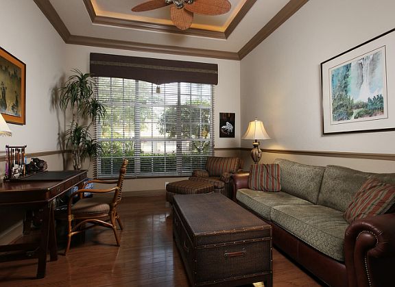5th image of 1079 Camelot Cir
