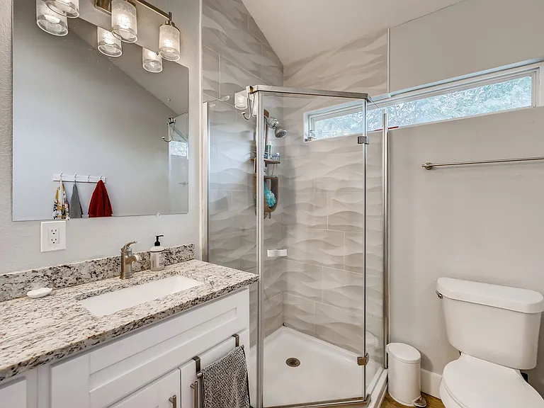 1103 Estes Ave — Photo 15