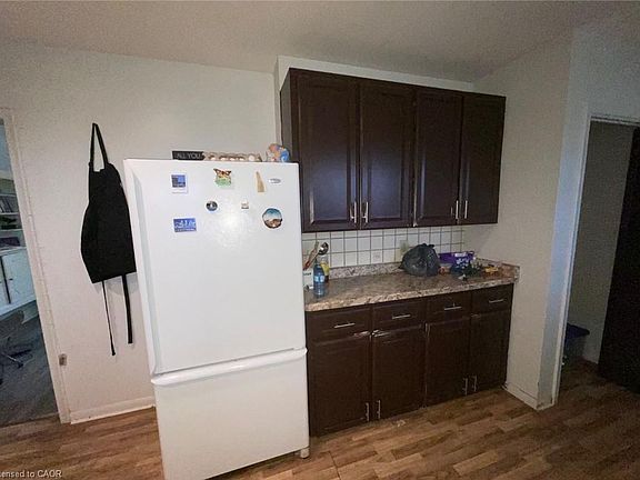 3rd image of 415 Mount Pleasant Rd