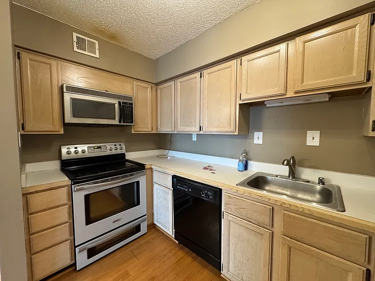 3101 Patrick Henry Dr #132 — Photo 8