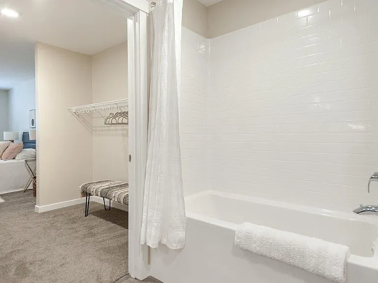 2x2 | Bath
