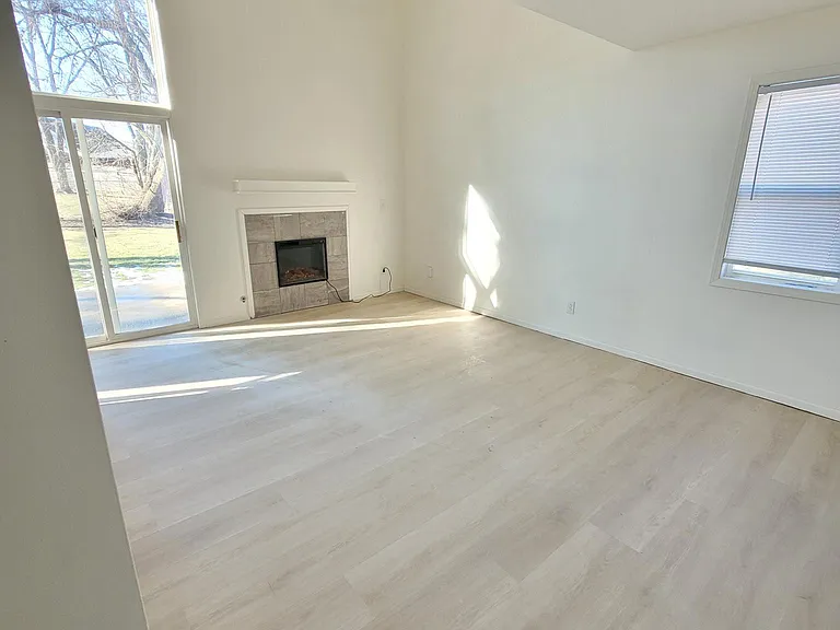 20 Westhaven Dr — Photo 1
