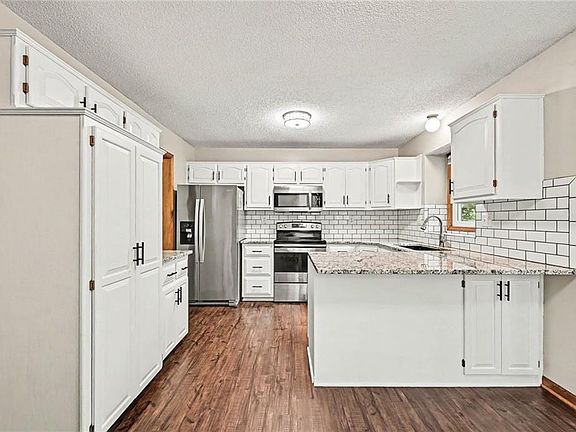 4th image of 8325 N Allenton Dr