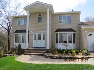 382 Boscombe Ave, Staten Island, NY 10309