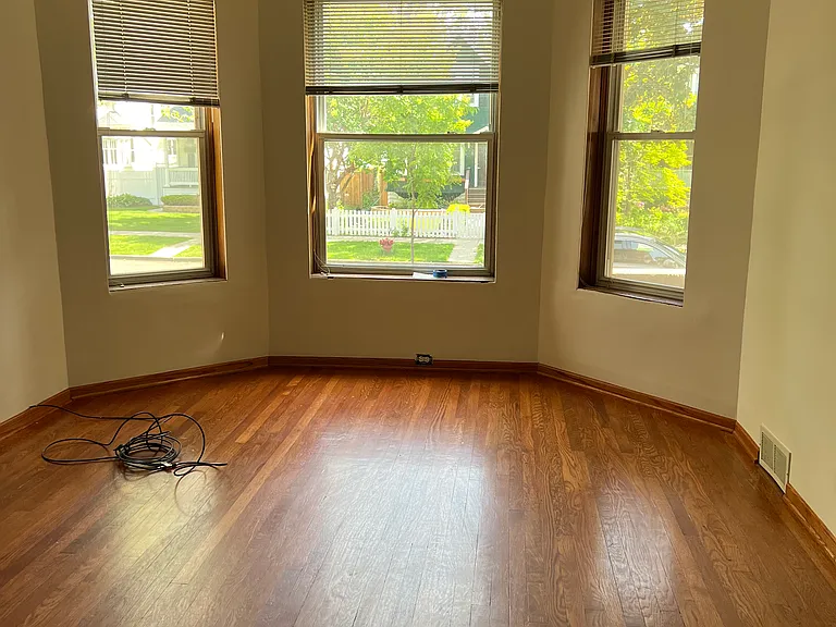 5038 W Hutchinson St #1 — Photo 2