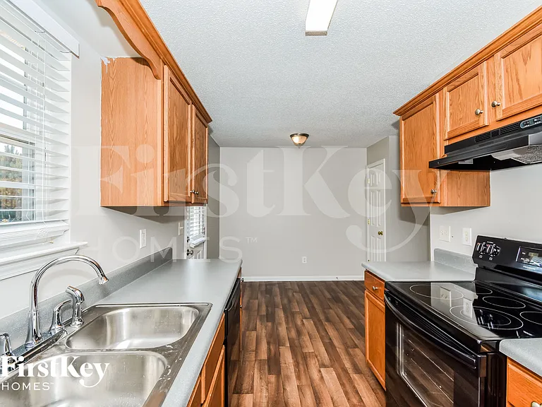 209 Oakwood Pl — Photo 5