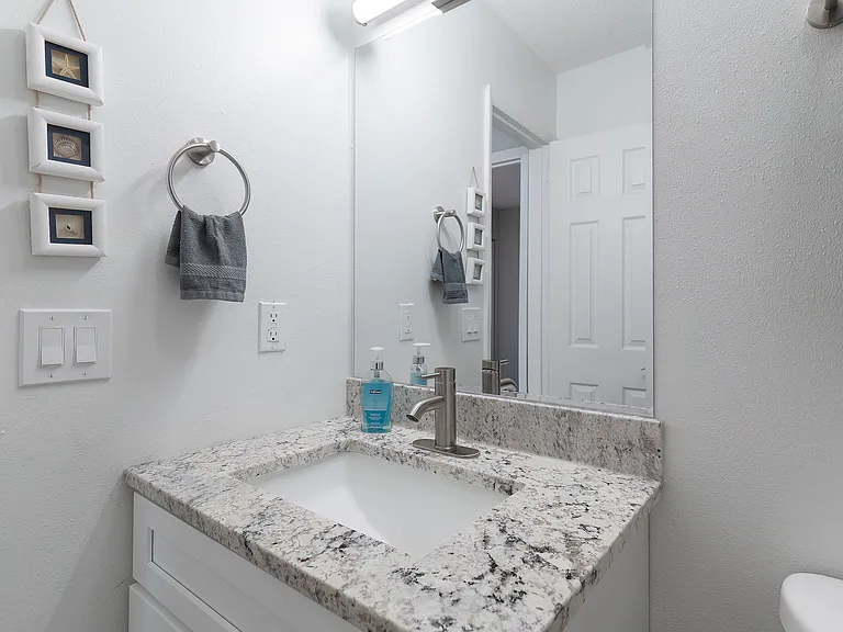 Emerald Cove East — Photo 13