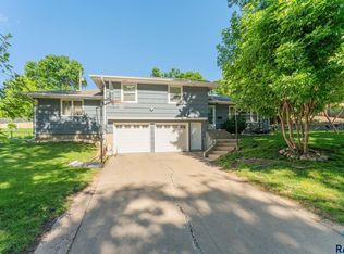 2101 S Crestwood Rd, Sioux Falls, SD 57105