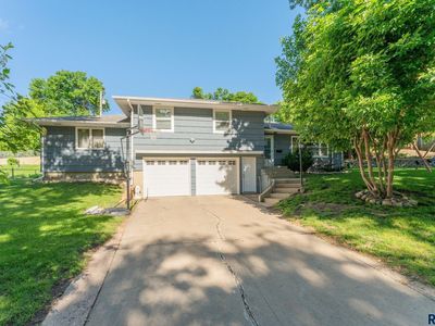 2101 S Crestwood Rd, Sioux Falls, SD, 57105