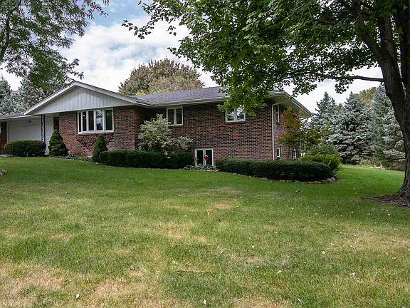 3rd image of 7122 Montmorency Dr