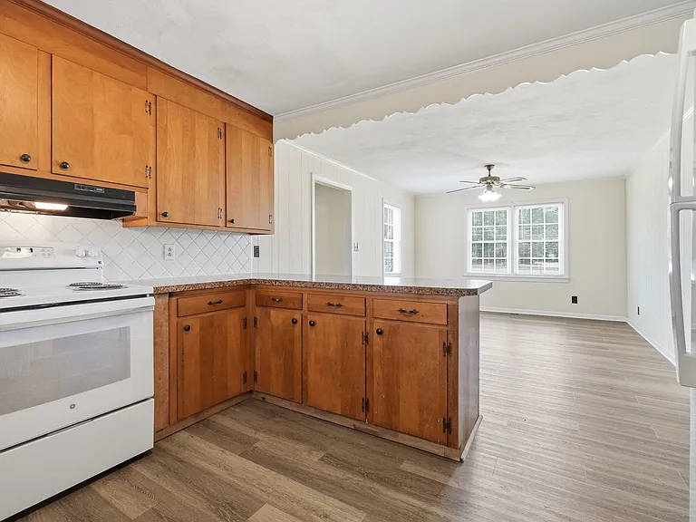 524 Benefit Rd — Photo 13