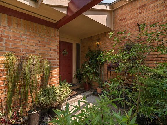 3rd image of 15811 Cavendish Dr