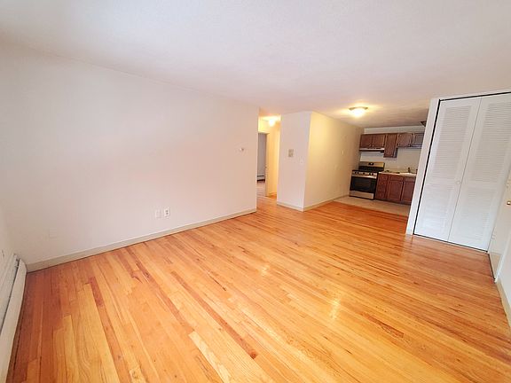 3rd image of 245 Kelton St #10