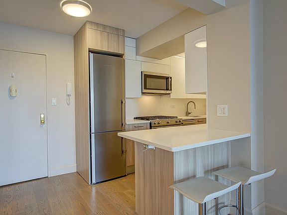 2nd image of 10740 Queens Blvd APT 7M