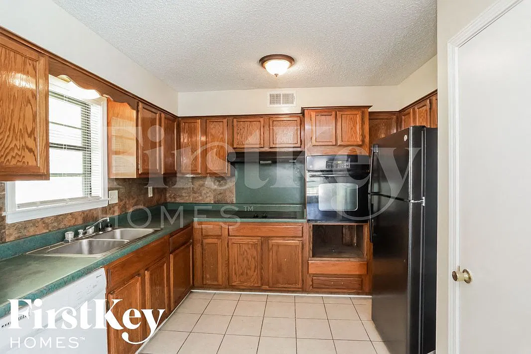 3 bed, 2.0 bath, 1616 sqft, $1,520 — Photo 4