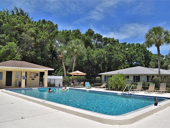 2nd image of 7006 W Country Club Dr N