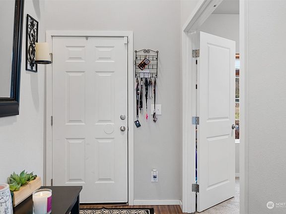 3rd image of 16526 45th Avenue E
