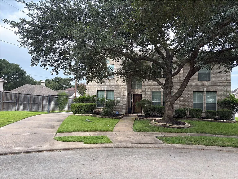 403 Green Stone Ct — Photo 1