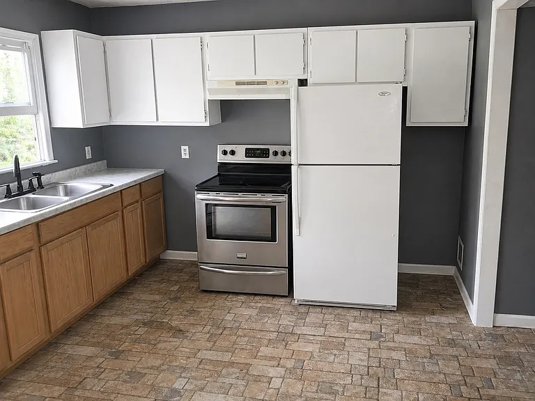 973 Odom Dr — Photo 4