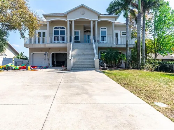 3208 Bluff Blvd, Holiday, FL 34691