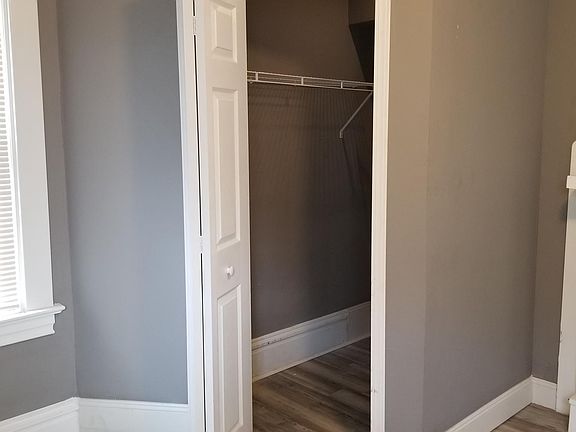 Master Bedroom w/ walk-in closet