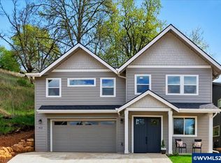 412 Adams Ave, Silverton, OR 97381