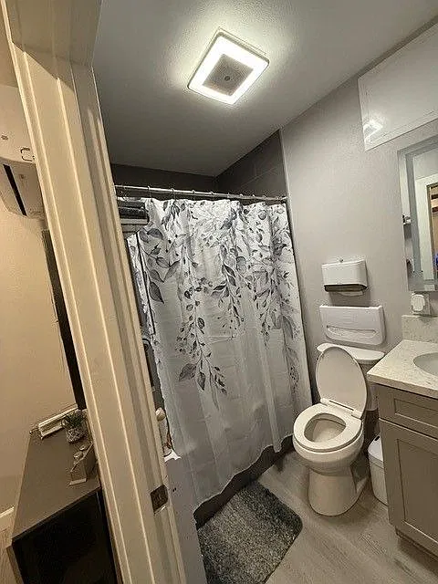 Studio, 1.0 bath, 450 sqft, $1,900 — Photo 3