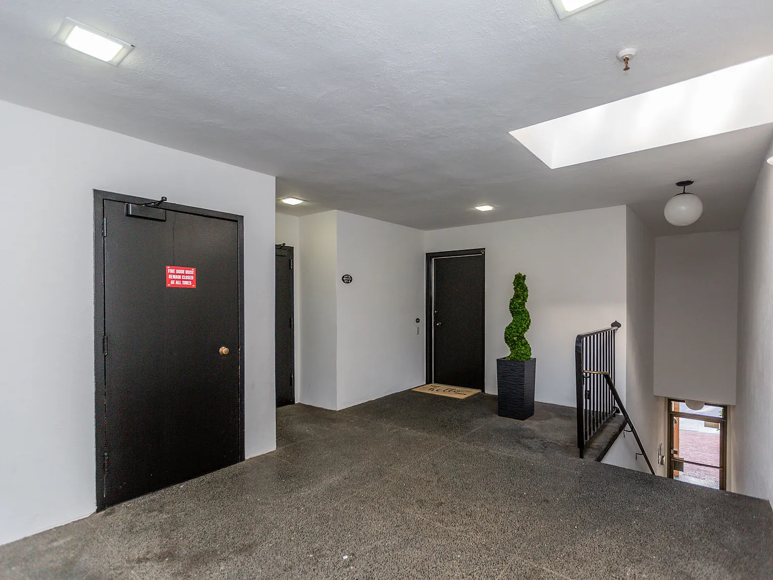 630 Grand View — Photo 3
