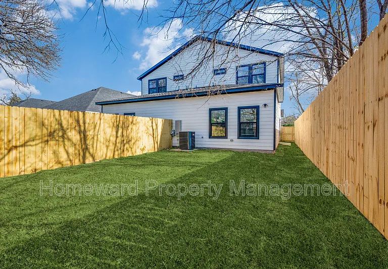 835 Stamps Ave — Photo 12