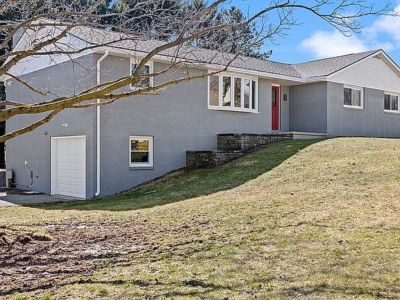 2nd image of 124 Skyview Dr