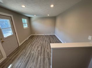 Davis St Apartments, Pekin, IL 61554