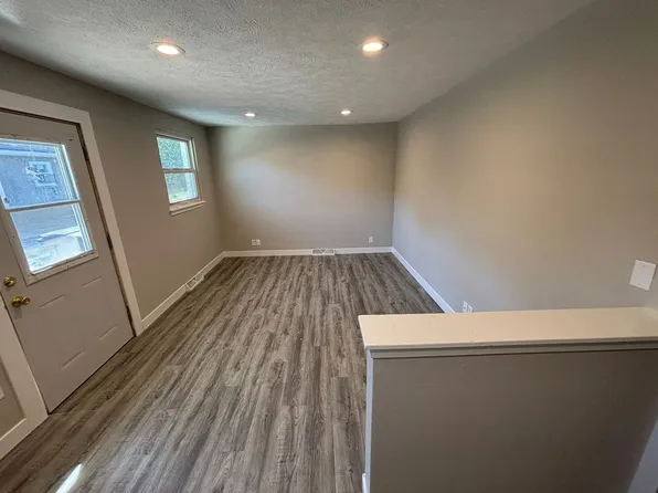 Davis St Apartments