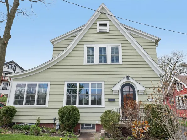 208 Oakland AVENUE, Waukesha, WI 53186