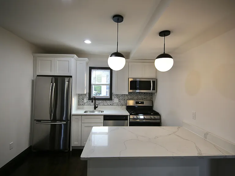 40 Grove St — Photo 2