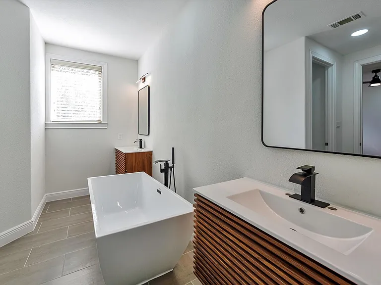 119 Capetown Ln — Photo 34