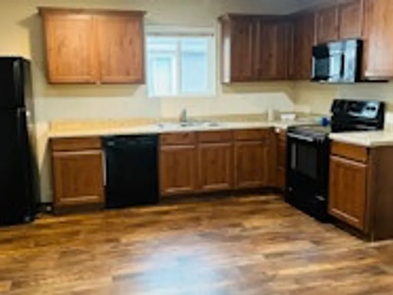 220 N 750 E — Photo 10
