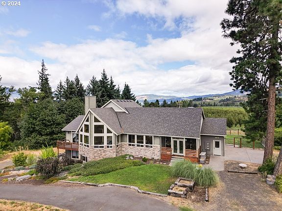 2nd image of 2870 Rainbow Dr