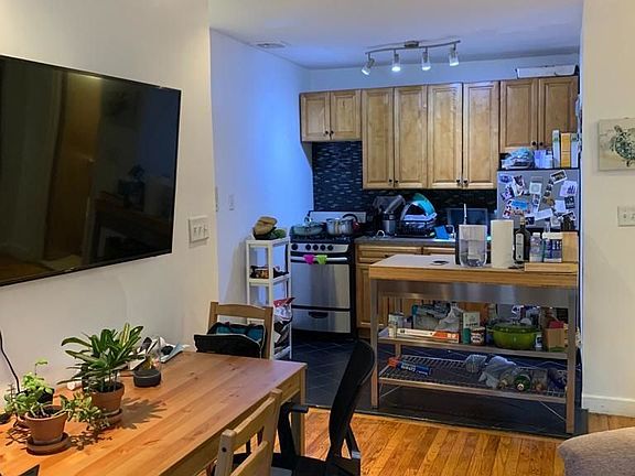 3rd image of 42 S Oxford St APT 2