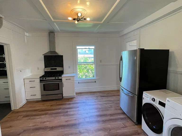 1874 Donner Ave — Photo 23