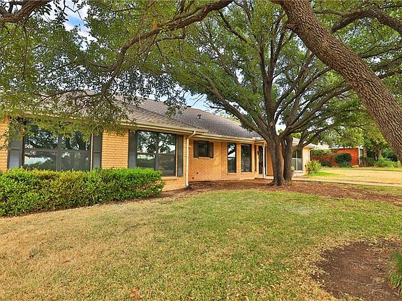 2nd image of 709 Scott Pl