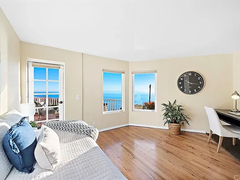 2501 Duarte Way — Photo 3